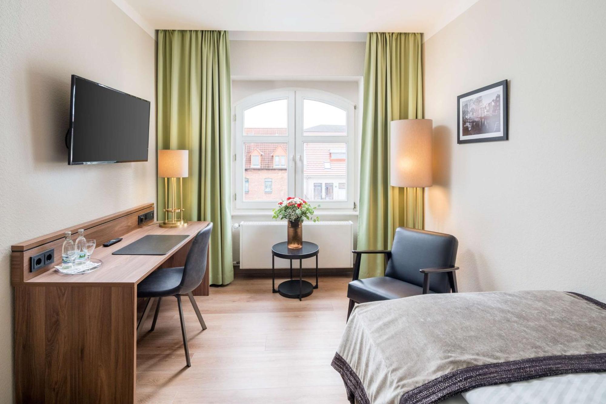 Hotel Western Excelsior 4*