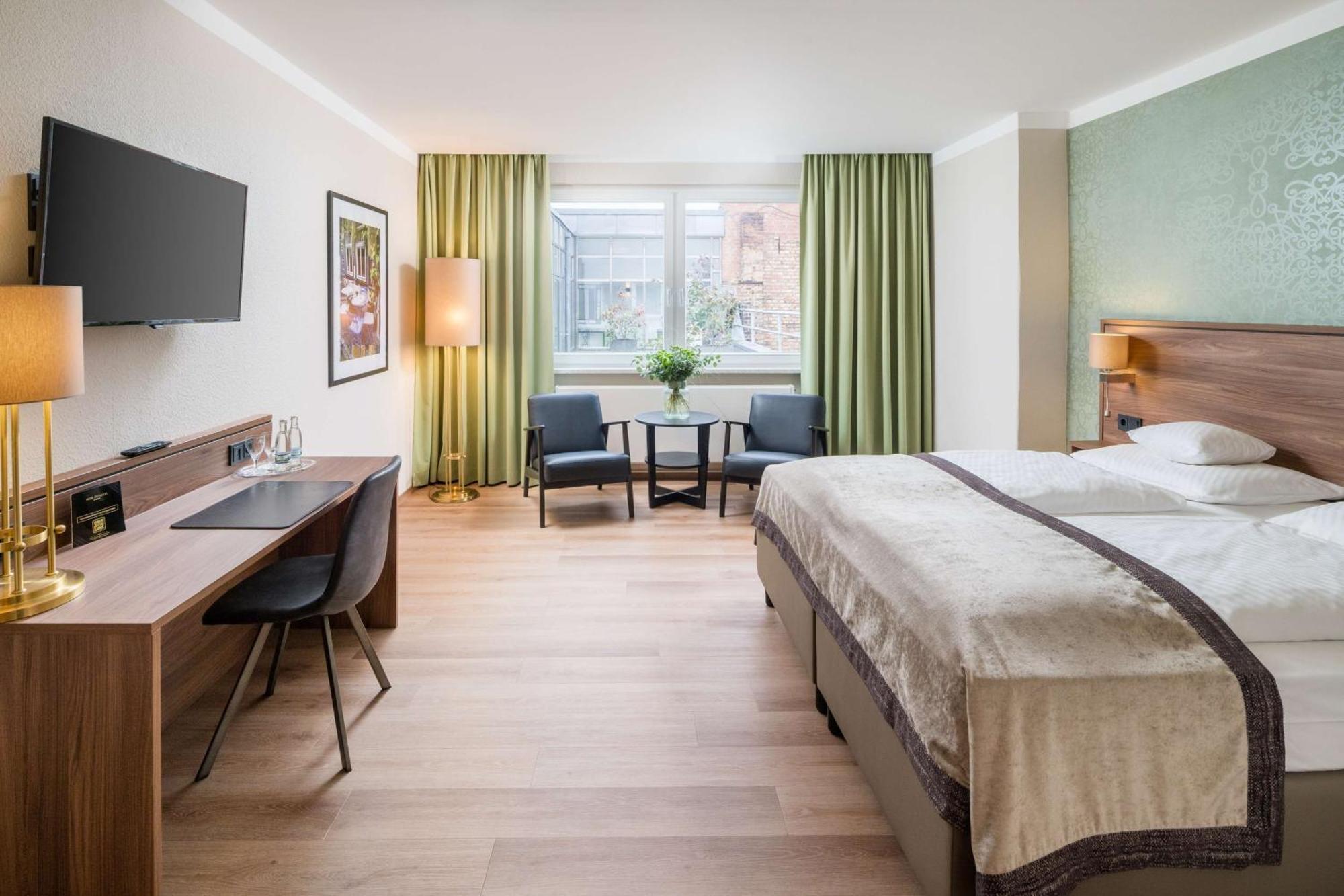Western Excelsior Hotel 4*